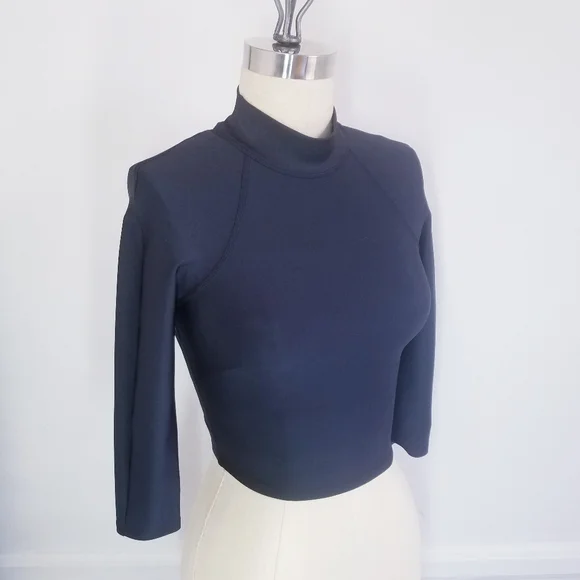 Alo Yoga | Black Crop Performance wears XS - Picture 4 of 13